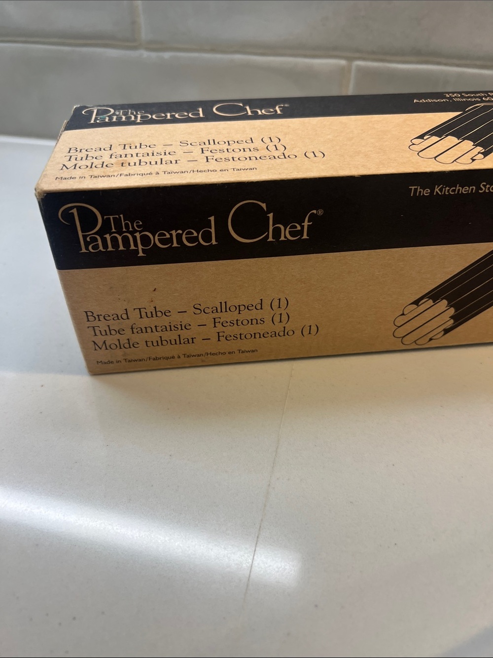 The Pampered Chef Stainless Steel Scalloped Bread Tube - Silver Never Opened! - Picture 2 of 6